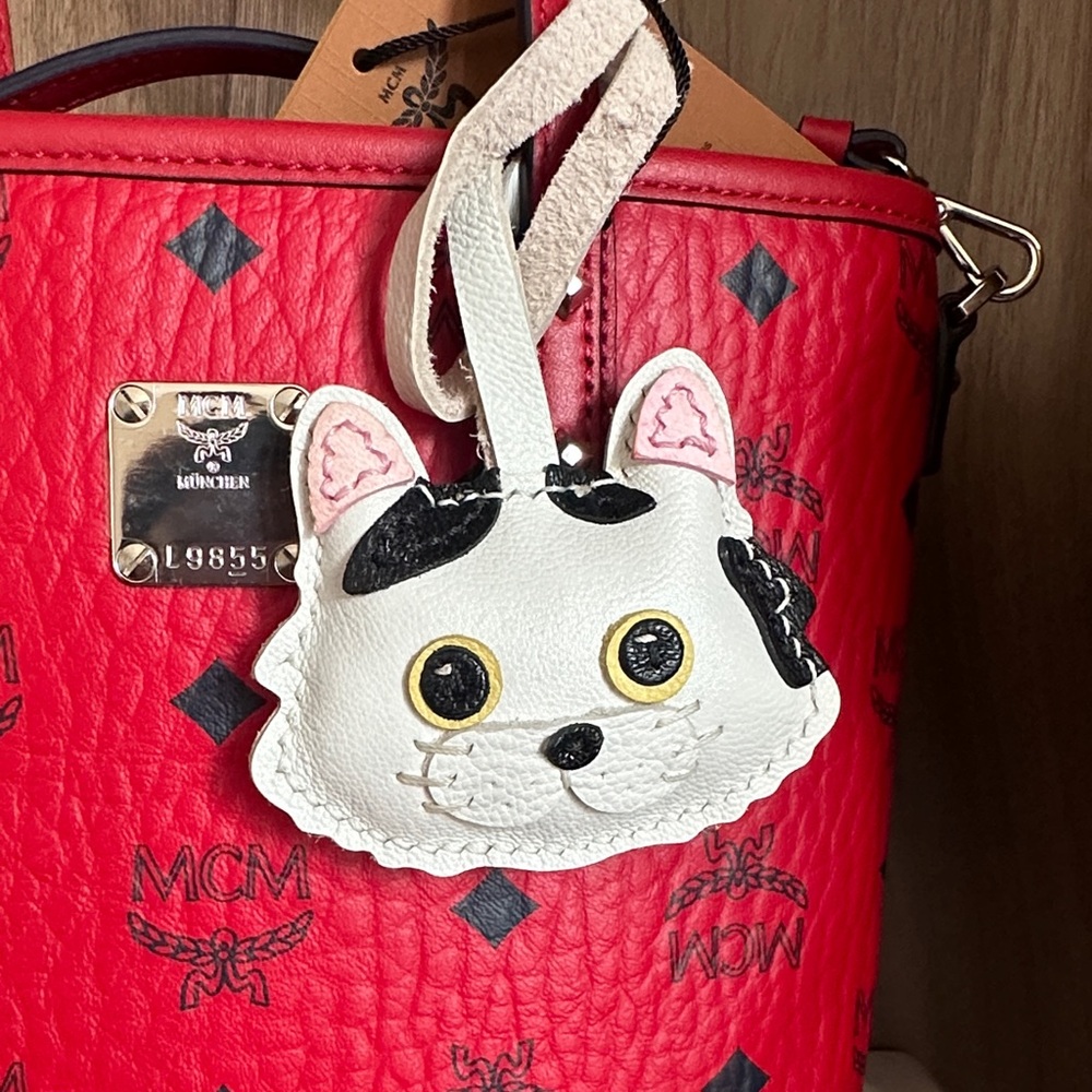 Cat Charm made with Genuine Leather - Picture 2 of 2